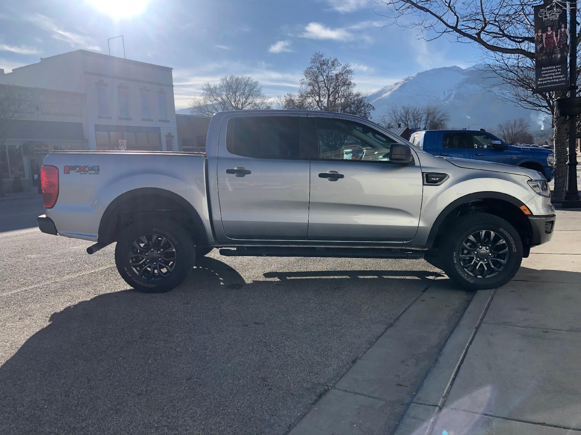2023 Ford Ranger XL 4WD SuperCrew 5' Box in Iconic Silver Metallic — front three-quarter view